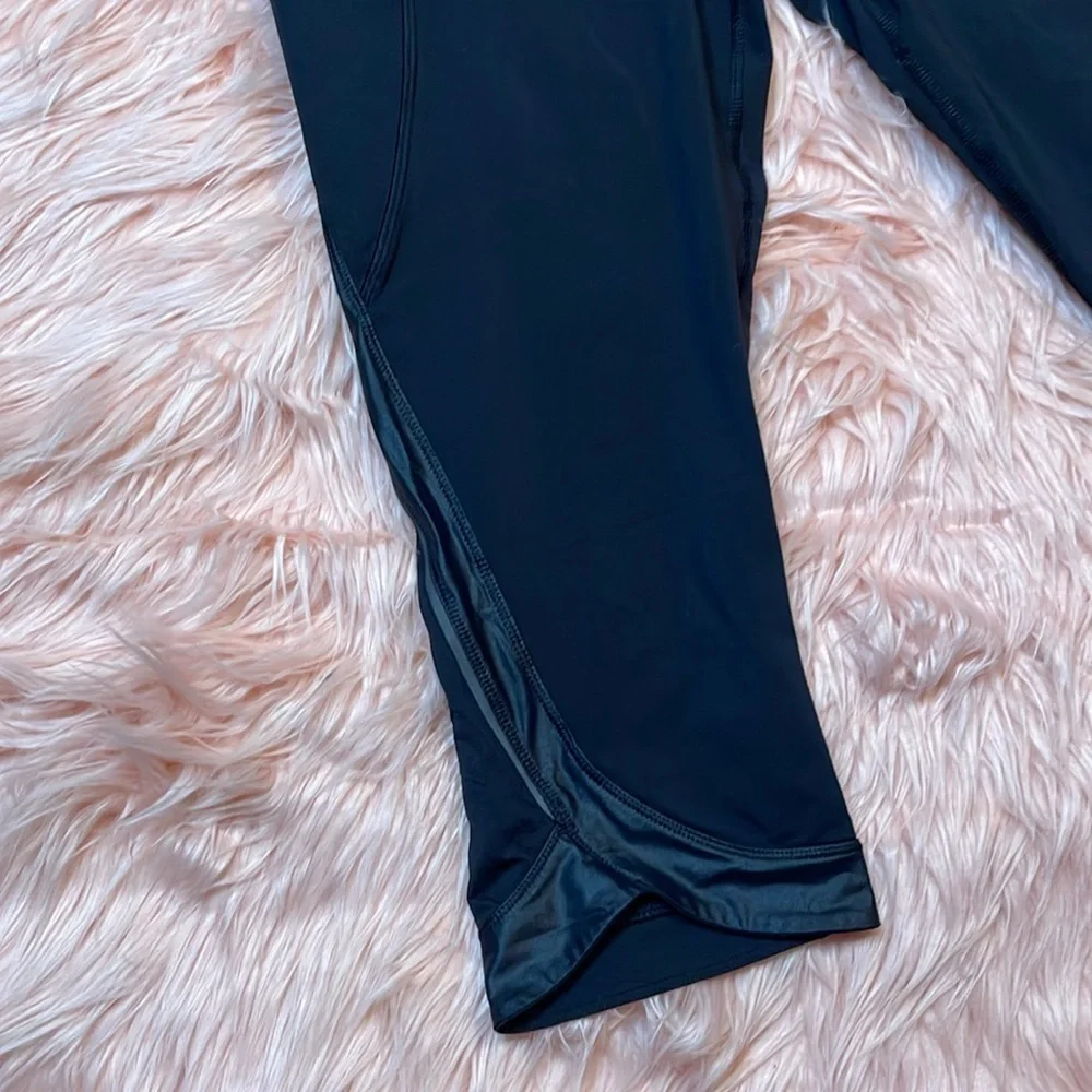 Lululemon Black‎ Floral Cropped Faux Leather Legging Size 10